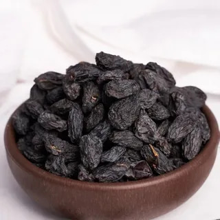 تصویر 4 از مویز سیاه با هسته تهیه شده از انگورهای مرغوب